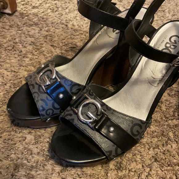 Guess Wedges - Picture 1 of 2